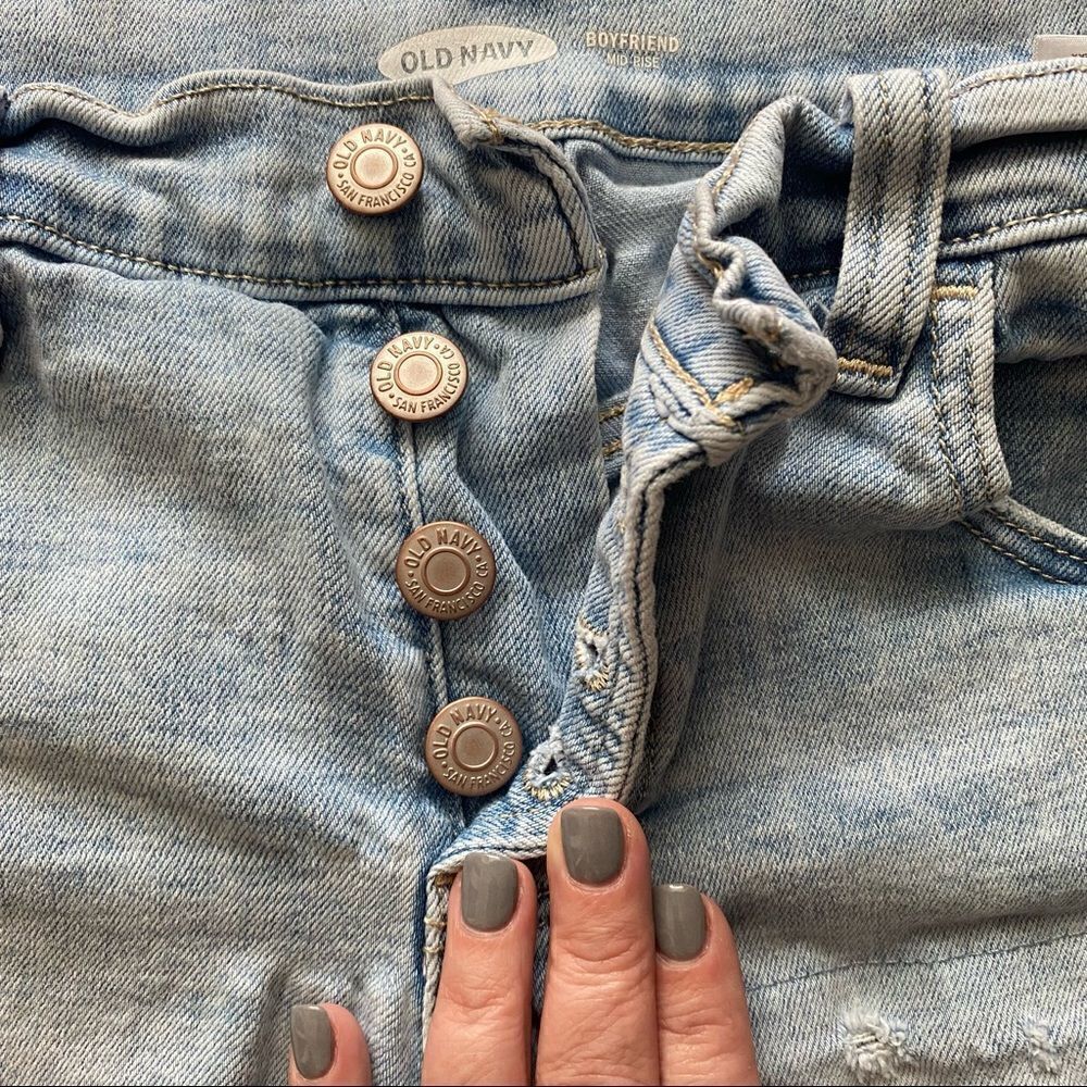 Old Navy Boyfriend Mid-Rise Denim Jean Button Fly Shorts - Picture 6 of 8